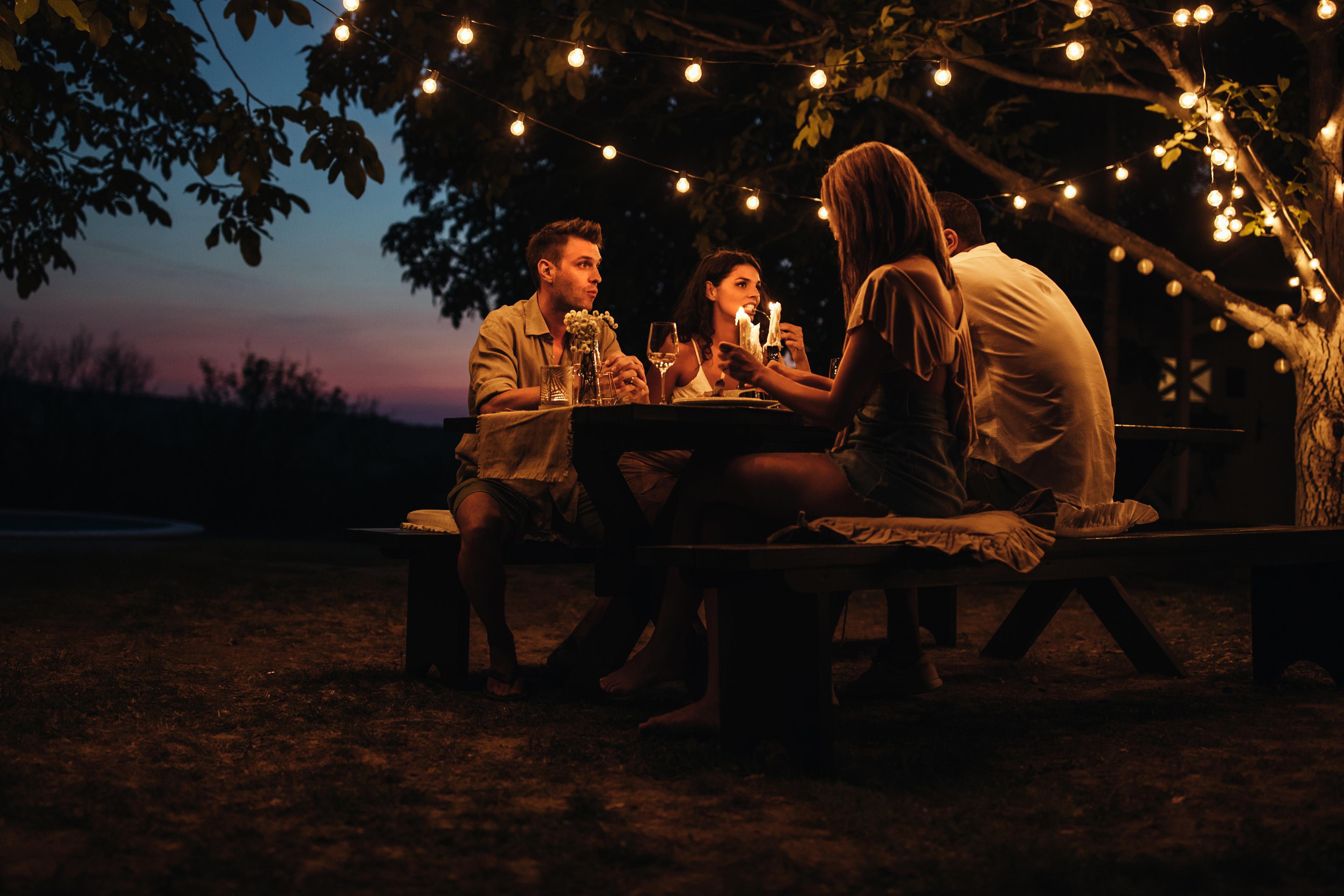 Ubuyu outdoor dining